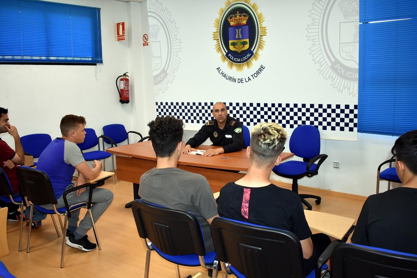 La Policía Local acerca valores cívicos y de tolerancia a jóvenes