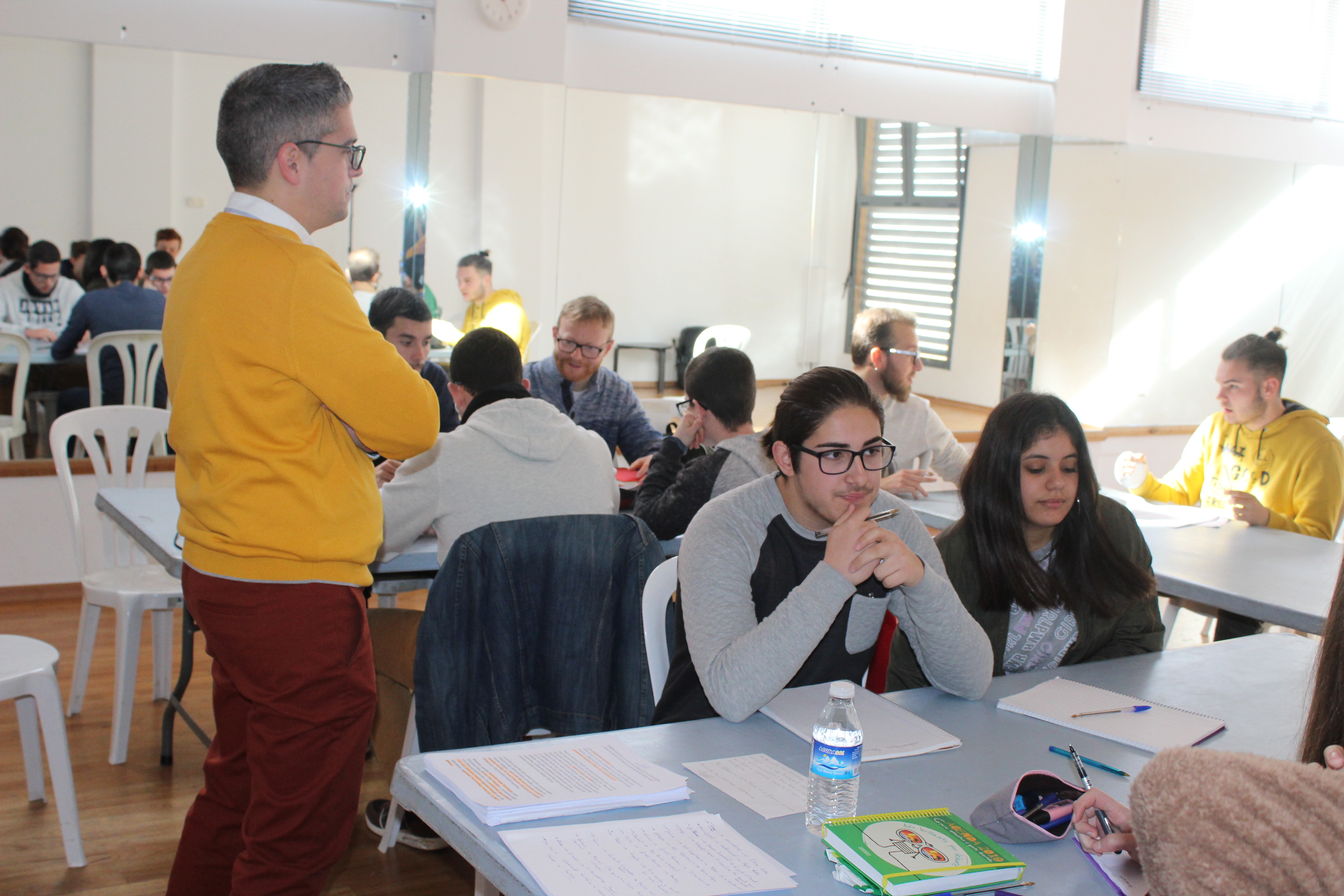 Momento del curso de radio en La Platea
