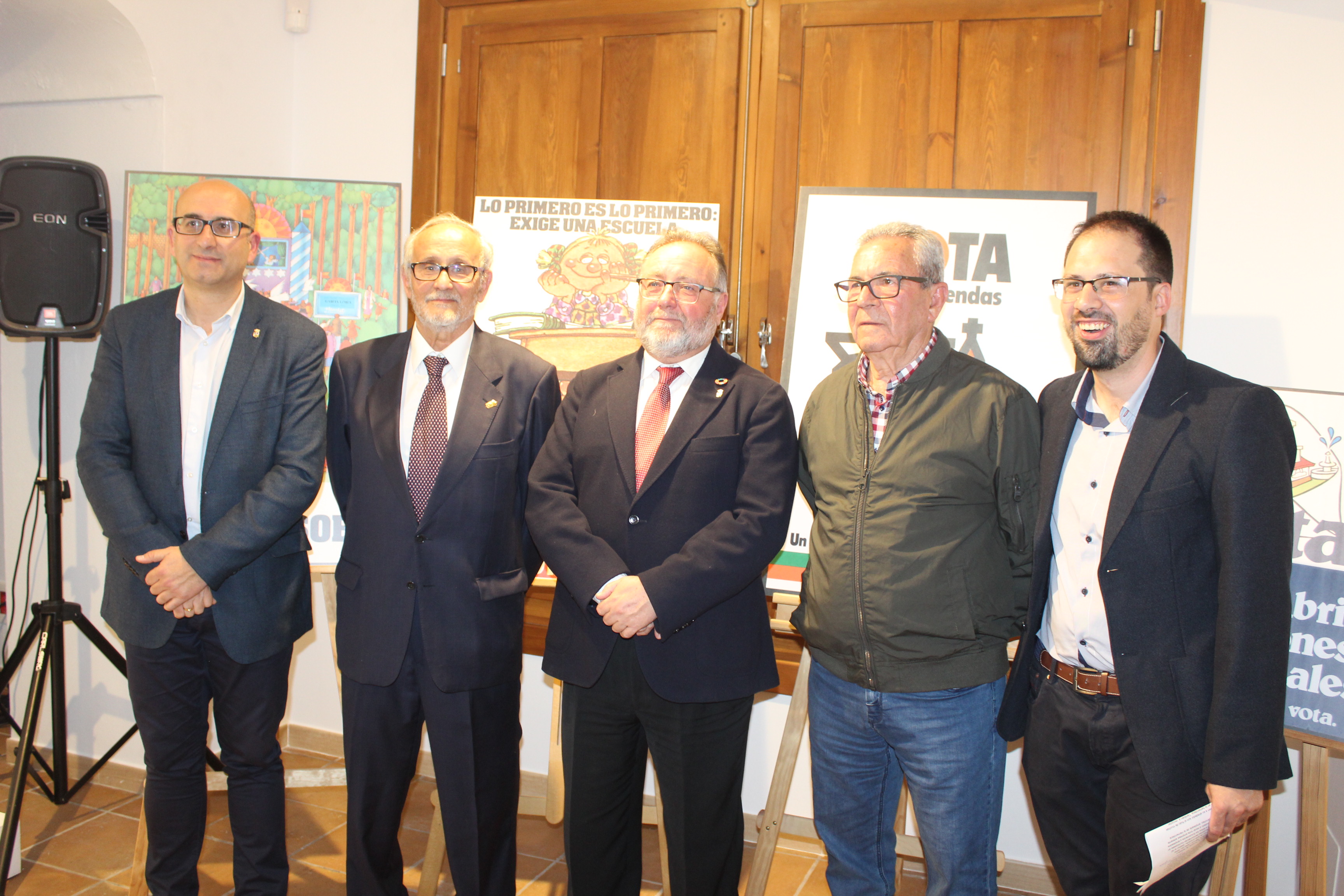 Autoridades inauguran la exposición de los ayuntamientos democráticos