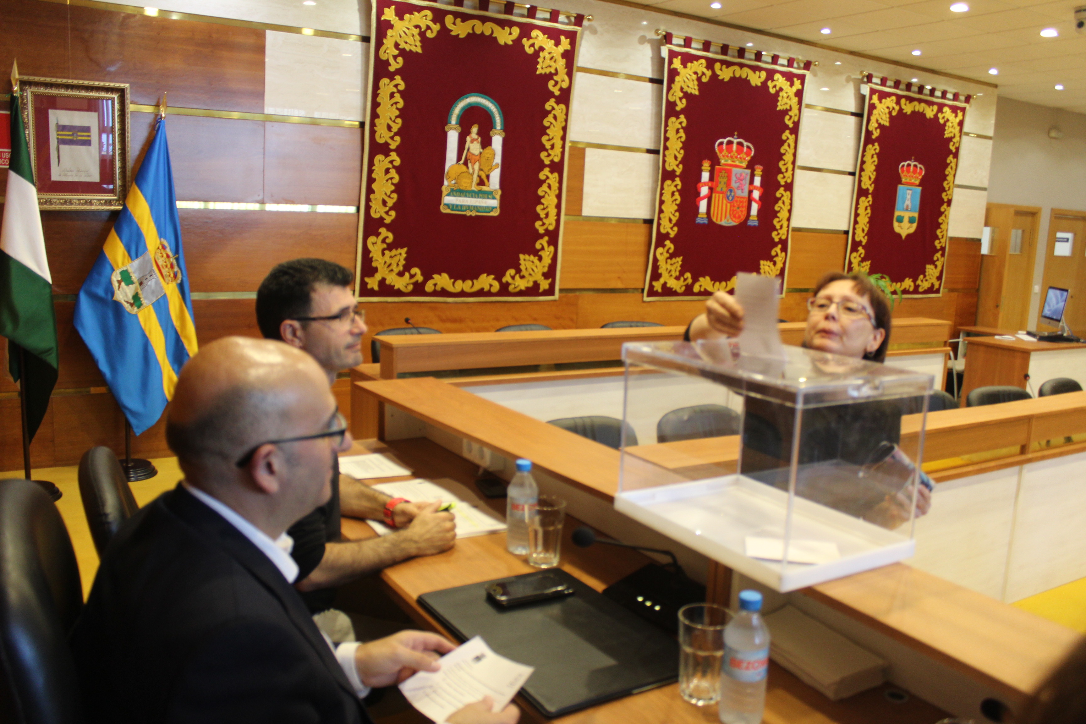 Momento de la votación de los aspirantes de las asociaciones sociales