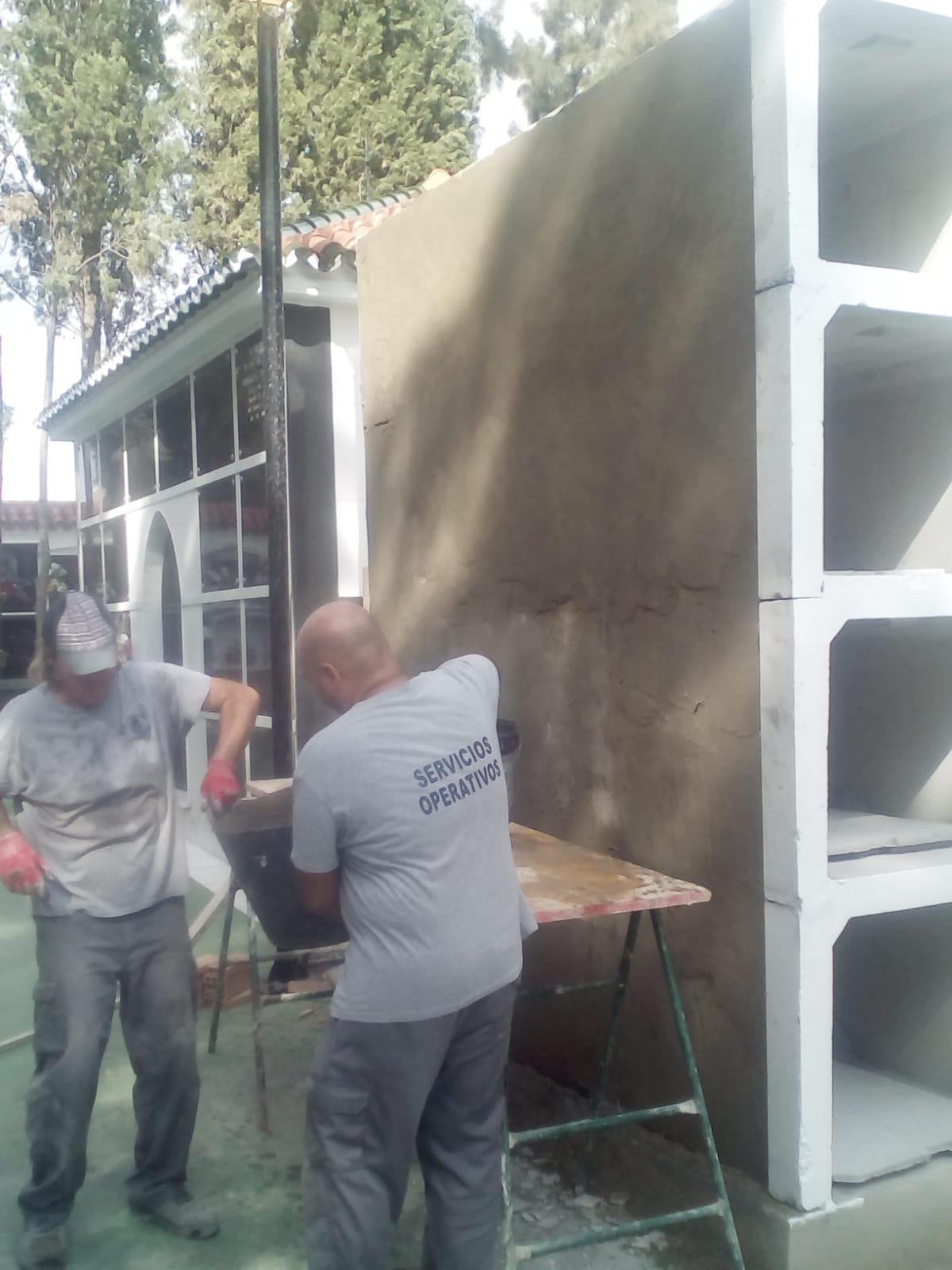 Trabajos de instalación de los nuevos nichos