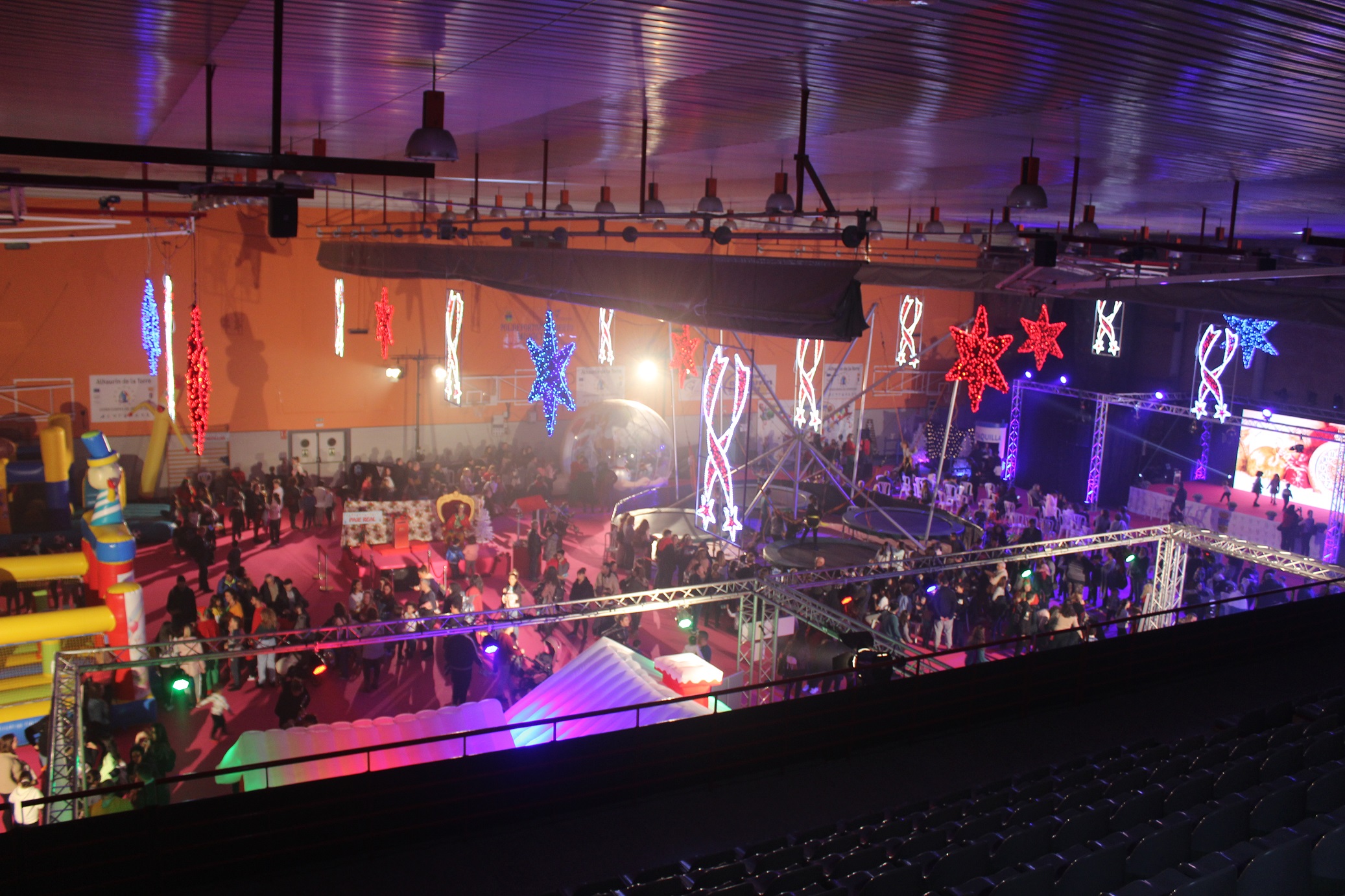 Panorámica del Crea Navidad en el Polideportivo El Limón