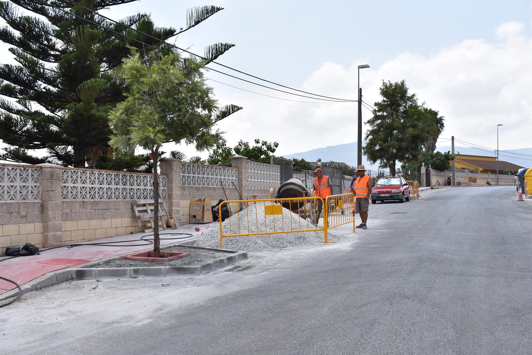 Avenida de acceso a El Romeral