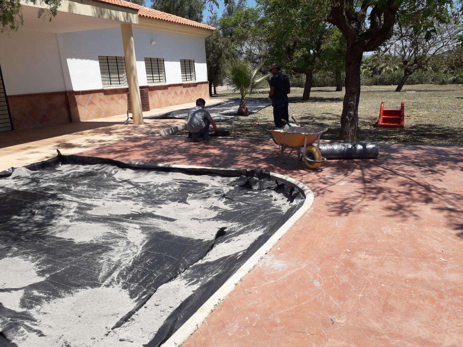 Mejoras y acondicionamiento de los exteriores del centro social Puerta Zapata